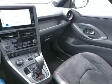 Car image 18