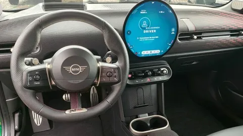 Car image 17