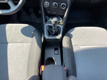 Car image 10