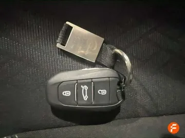 Car image 32