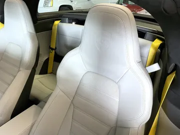 Car image 30