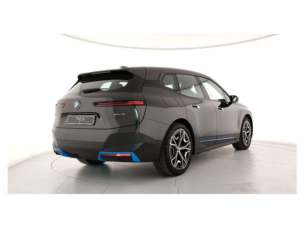 BMW iX xDrive40 240 kW image number 3