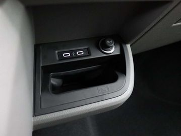 Car image 33