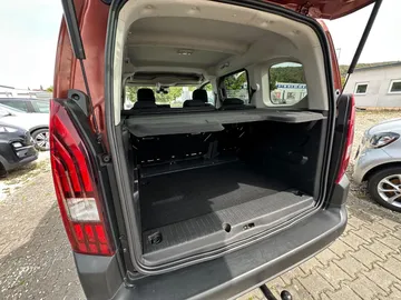Car image 24