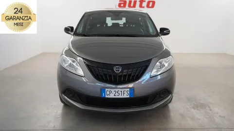 Car image 3