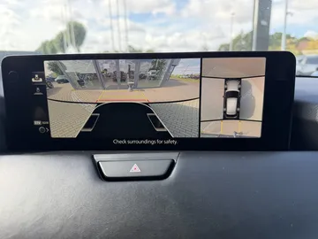 Car image 30