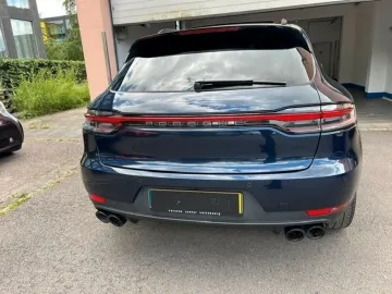 Car image 30
