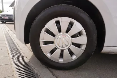 Car image 27