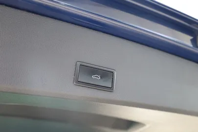 Car image 36