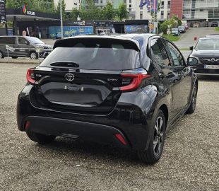 Car image 4