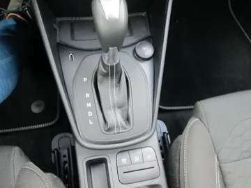 Car image 25