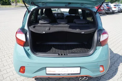 Car image 30
