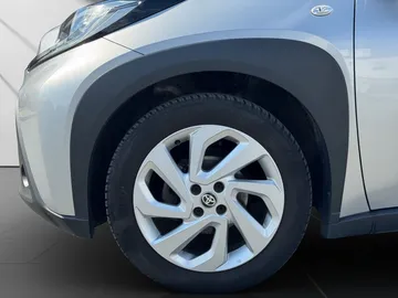 Car image 21