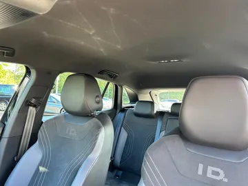 Car image 32