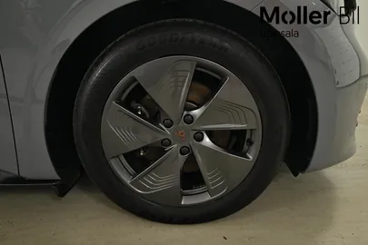 Car image 13