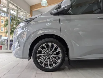 Car image 34
