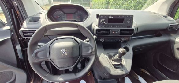 Car image 17