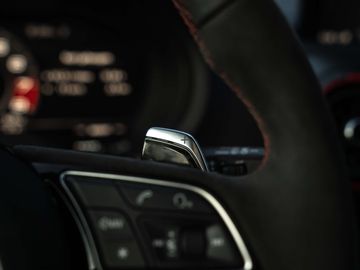 Car image 32