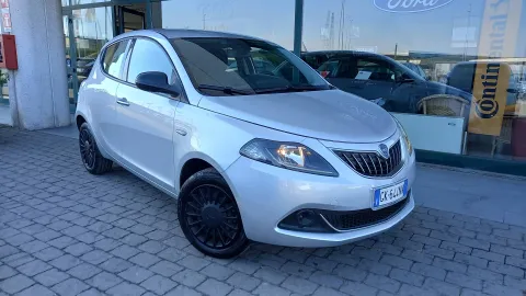 Car image 2