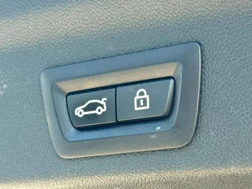 Car image 40