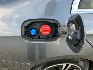 Car image 28