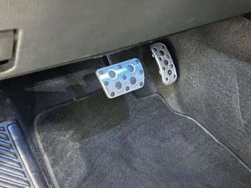 Car image 37