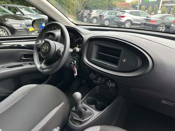 Car image 16