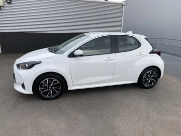 Car image 4