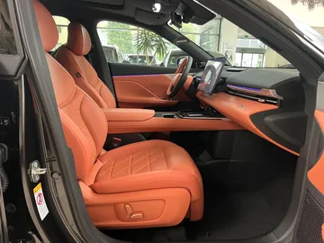 Car image 27