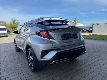 Car image 4