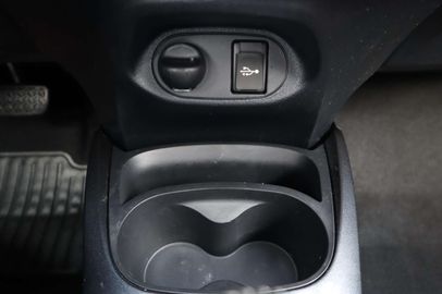 Car image 28