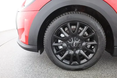 Car image 30