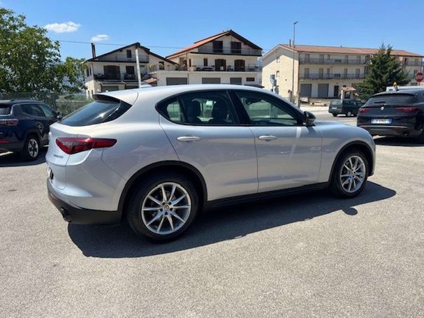 Alfa Romeo Stelvio 2.2 AT8 140 kW image number 6