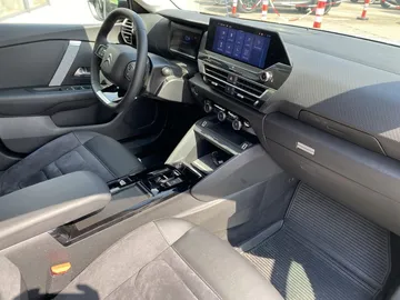 Car image 30