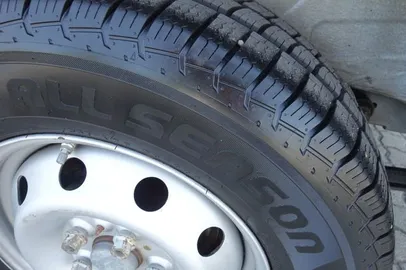 Car image 30