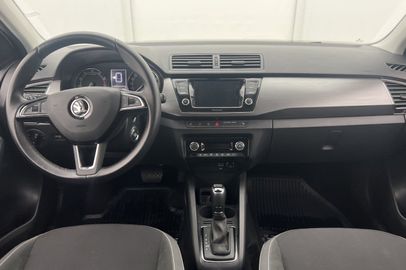 Car image 12