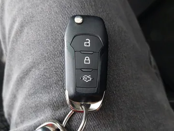 Car image 30