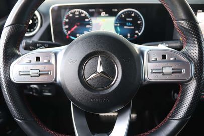 Car image 32