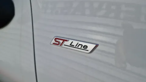 Car image 32