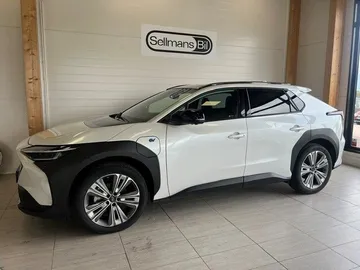 Car image 4