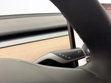 Car image 34