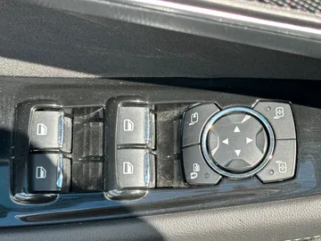 Car image 34
