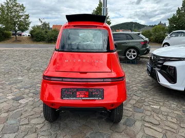 Car image 14