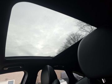 Car image 32