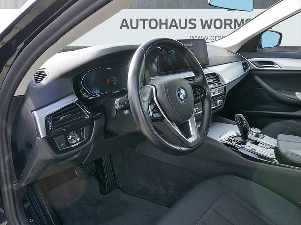 BMW 530 Touring 215 kW image number 11