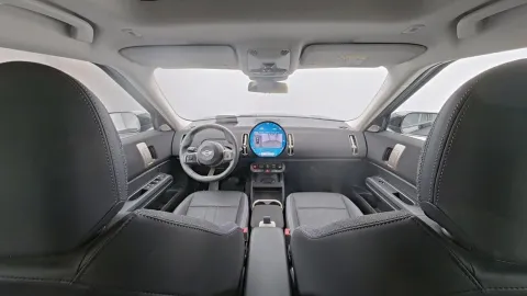 Car image 25