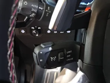Car image 29