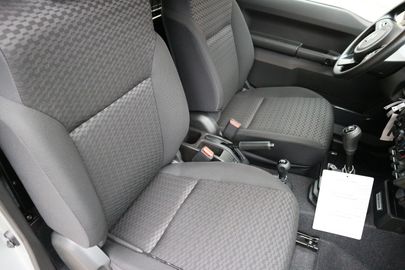 Car image 14