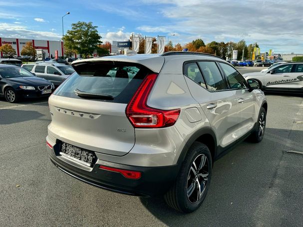 Volvo XC40 B3 Plus Dark 120 kW image number 2