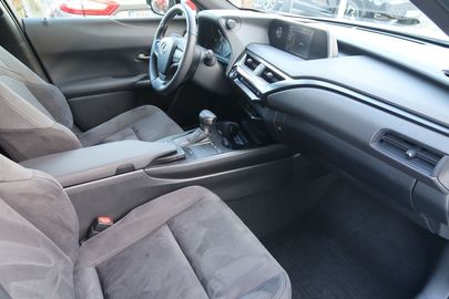 Car image 14